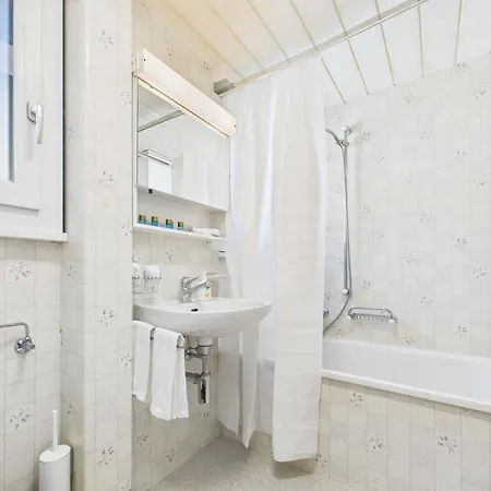 Family-friendly With Mountain Views Saas-Grund