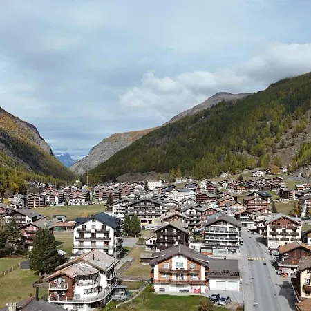 Family-friendly With Mountain Views Saas-Grund
