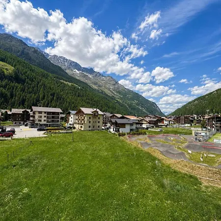 Family-friendly With Mountain Views Saas-Grund
